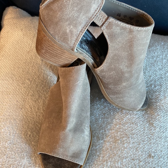 Swede open toe booties used - Picture 3 of 4